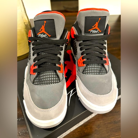 Air Jordan 4 Retro - Picture 1 of 9